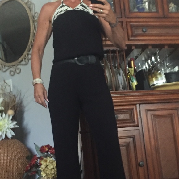 Halter style jumpsuit❤️ - Picture 8 of 8